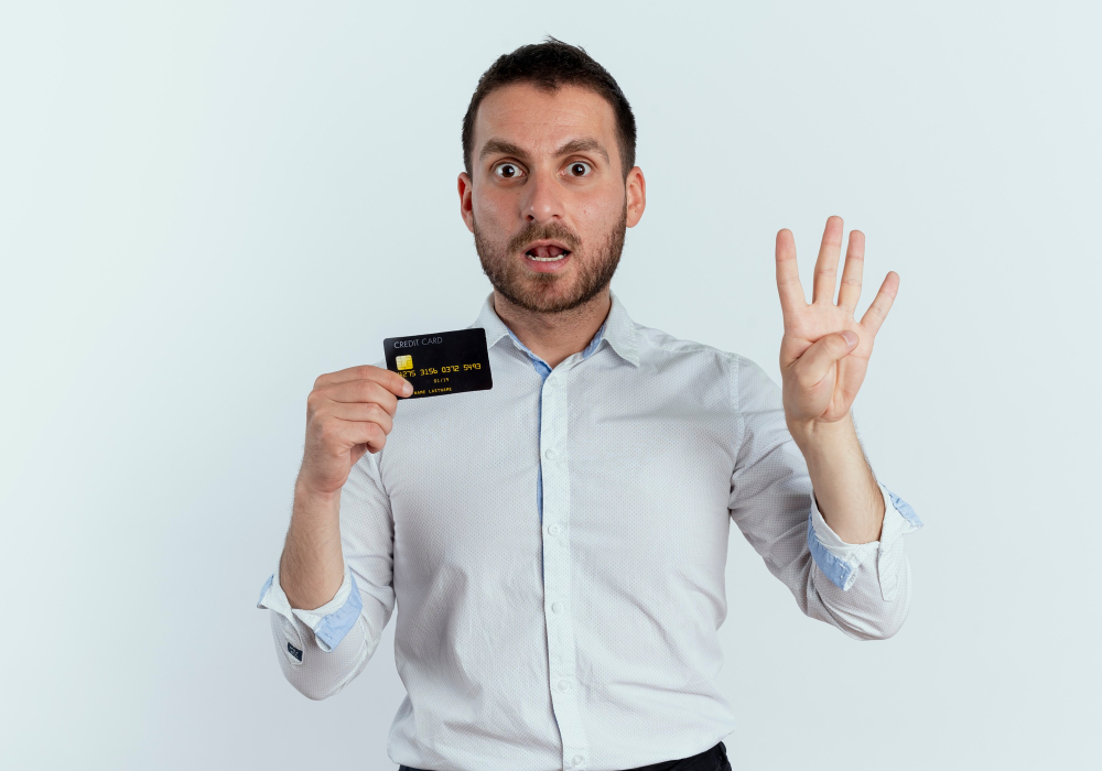 Los créditos o tarjetas revolving son aquellas tarjetas o líneas de crédito que ponen a disposición del usuario una cantidad de dinero y que éste puede devolverla de forma aplazada.